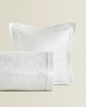 COTTON BEDSPREAD WITH GEOMETRIC DESIGN